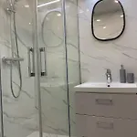 Bright And Lovely 1-bedroom In * קלייפדה