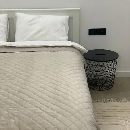 Bright And Lovely 1-bedroom In Lägenhet *