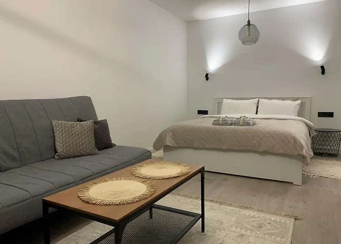 Bright And Lovely 1-bedroom In * קלייפדה