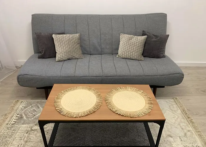 Bright And Lovely 1-bedroom In קלייפדה